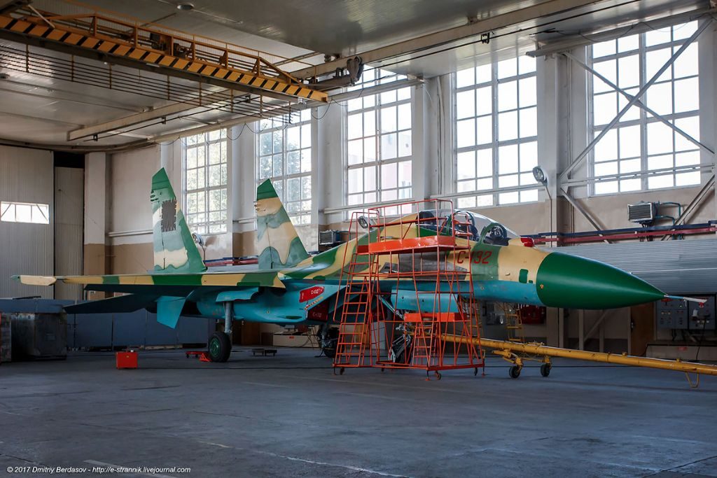 Η Ανγκόλα παρέλαβε 12 εκσυγχρονισμένα μαχητικά Su-30Κ από την Λευκορωσία (βίντεο)