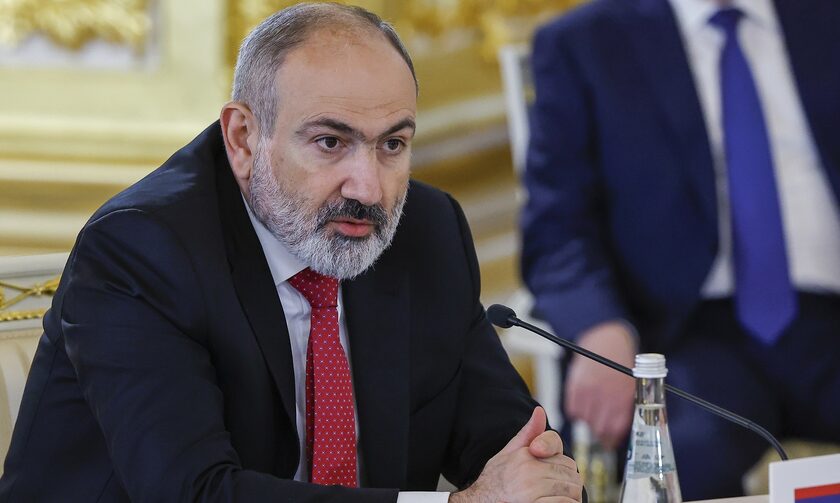 Αναγκαστική προσγείωση του ελικοπτέρου που μετέφερε τον πρωθυπουργό της Αρμενίας – Λόγω δυσμενών καιρικών συνθηκών