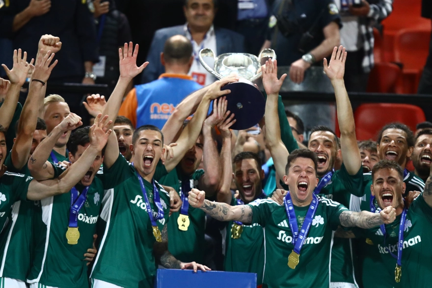 Τελικός Κυπέλλου: Οι παίκτες του Άρη αρνήθηκαν να πάρουν μετάλλια ως ένδειξη διαμαρτυρίας για την διαιτησία (φώτο)