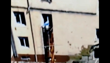 Ρώσοι στρατιώτες ύψωσαν σημαία στο κεντρικό τμήμα της Κρασνογκορόβκα (βίντεο)