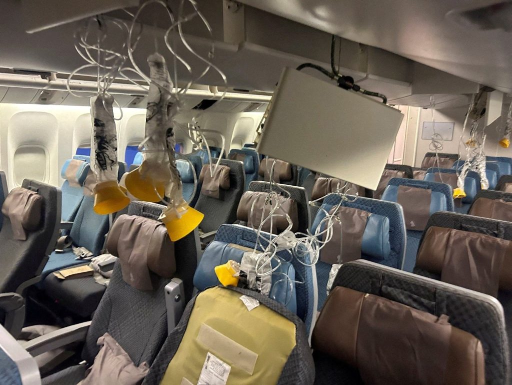 Singapore Airlines: Εξακολουθούν να νοσηλεύονται 43 επιβάτες της πτήσης – Στην εντατική οι επτά