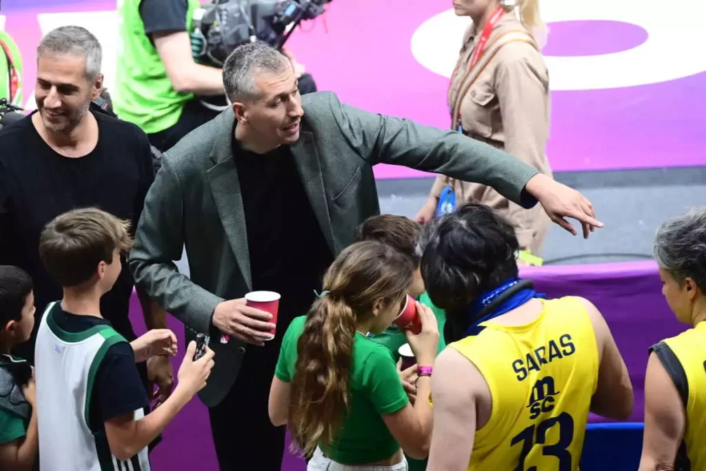 Βερολίνο: Δημήτρης Διαμαντίδης και  Γιάννης Αντετοκούνμπο στο Uber Arena για τον μεγάλο τελικό της Euroleague