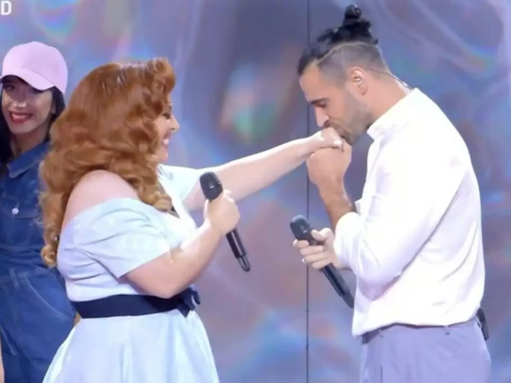 Ο Γ.Σεβδικαλής έκανε πρόταση γάμου στη Σ.Κουρτίδου στη σκηνή του J2US (βίντεο) 