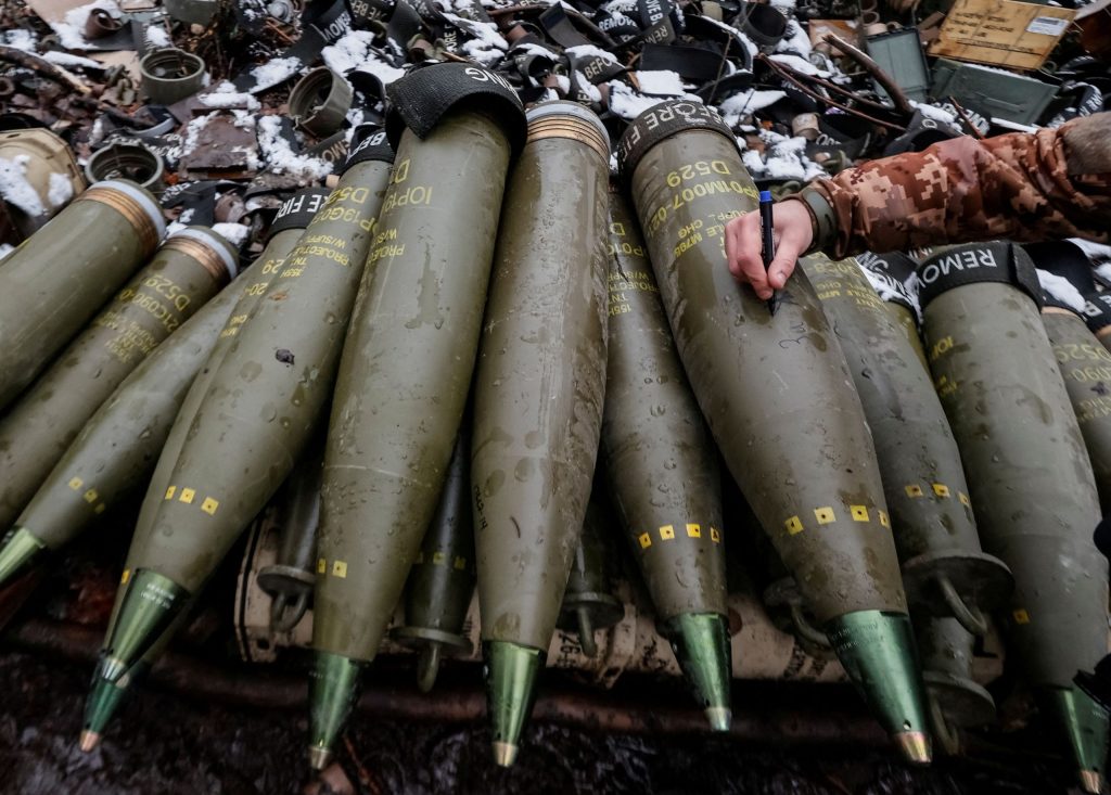 Ρωσία: Παράγει βλήματα πυροβολικού τρεις φορές πιο γρήγορα από τους δυτικούς συμμάχους της Ουκρανίας