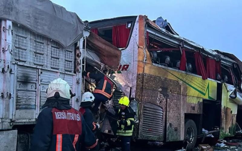 Τουρκία: Δέκα νεκροί μετά από σύγκρουση λεωφορείου με τρία οχήματα