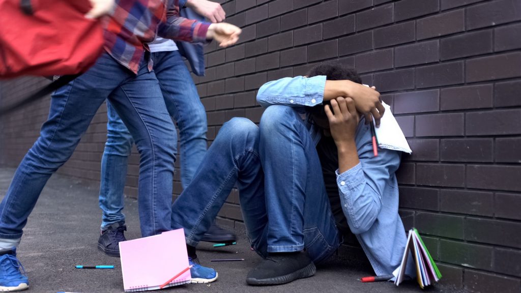 Νέο επεισόδιο μεταξύ ανηλίκων: 15χρονος μπήκε σε προαύλιο σχολείου στο Αγρίνιο και ξυλοκόπησε μαθητή