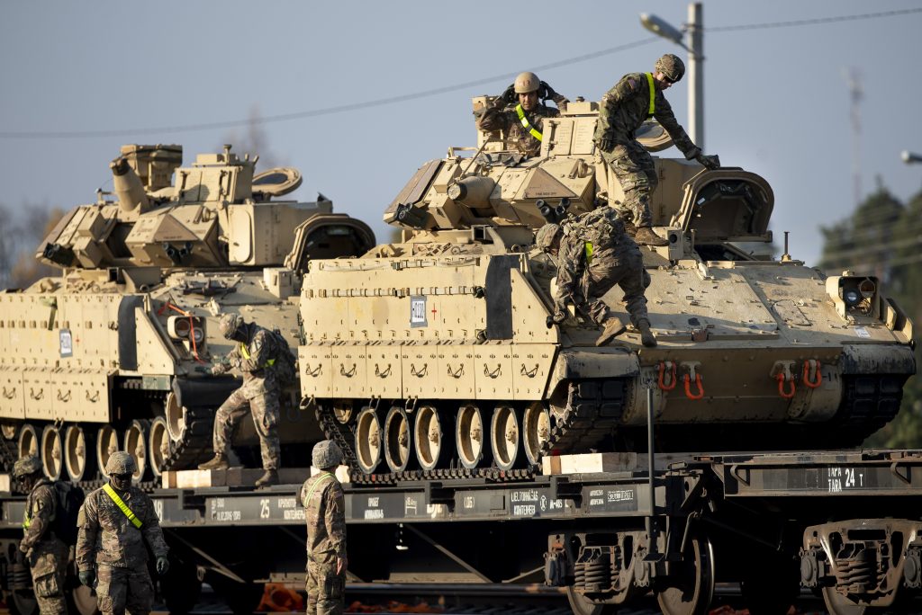 Ουκρανία: Νέα στρατιωτική ενίσχυση από τις ΗΠΑ – Τουλάχιστον 300 οχήματα μάχης πεζικού Μ2 Bradley (βίντεο)