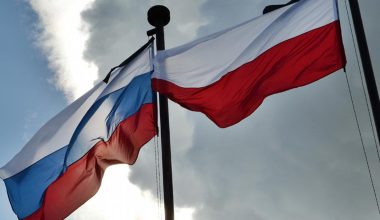 Σύγκρουση Μόσχας-Βαρσοβίας: Η Πολωνία περιορίζει τις μετακινήσεις Ρώσων διπλωματών – Ρωσική προειδοποίηση για αντίποινα