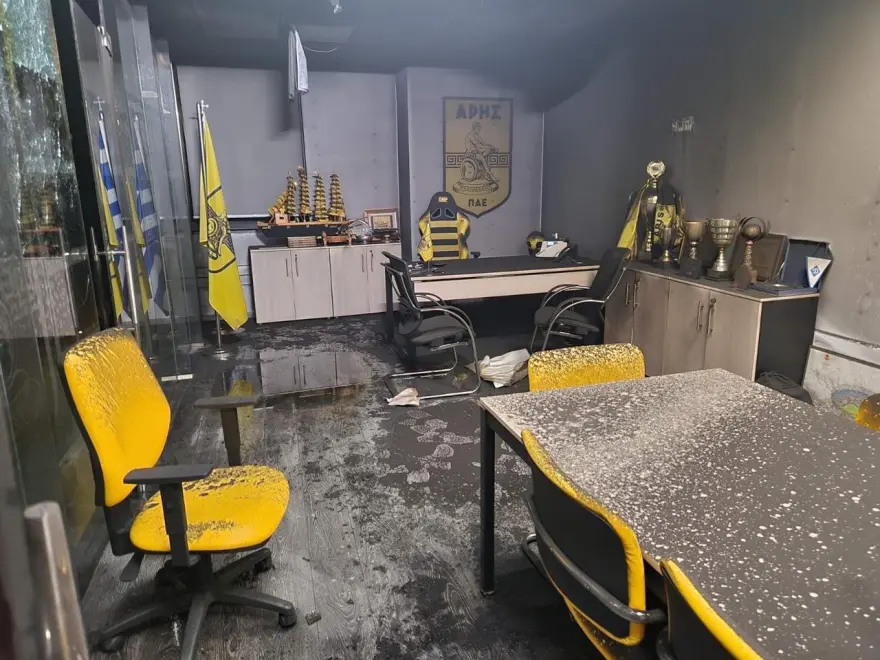 Θεσσαλονίκη: Εισαγγελική έρευνα για τη φωτιά στα γραφεία της ΠΑΕ Άρης στο «Κλεάνθης Βικελίδης»