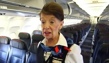 «Έφυγε» από τη ζωή σε ηλικία 88 ετών η μακροβιότερη αεροσυνοδός του κόσμου (βίντεο) 