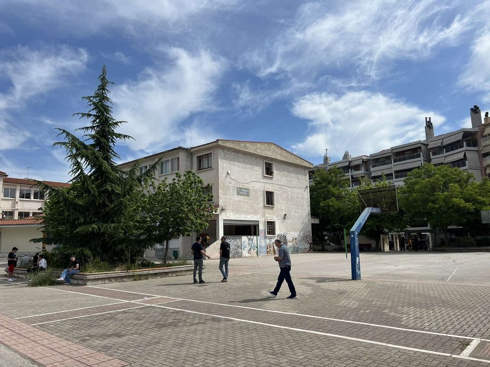 Εκκενώθηκε σχολείο της Λάρισας μετά από τηλεφώνημα για βόμβα