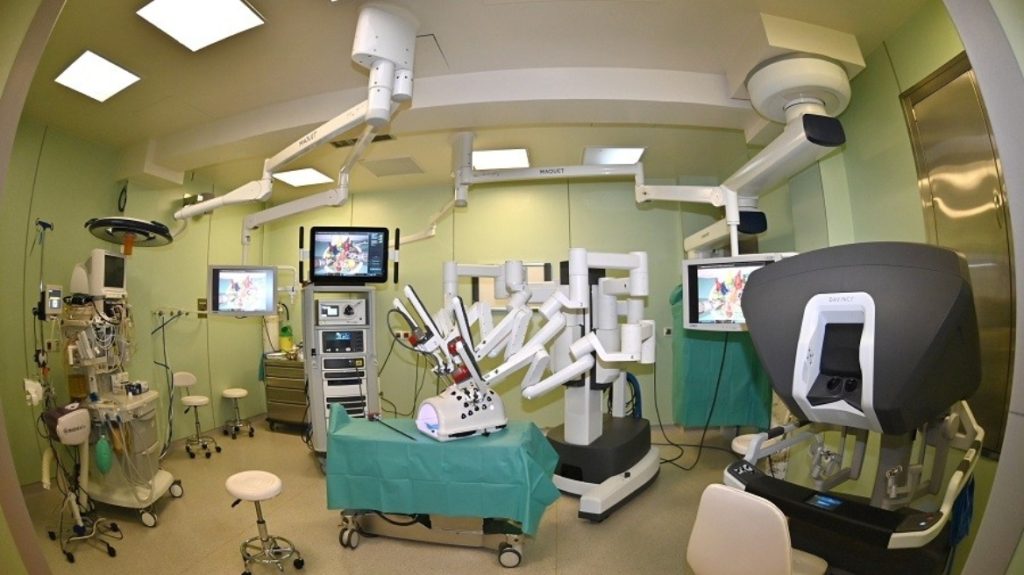 Αρεταίειο: Σε τι εξυπηρετεί η λειτουργία του πρώτου ρομποτικού χειρουργικού συστήματος στη χώρα