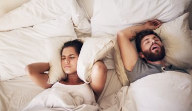 Γιατρός εξηγεί το λόγο που τα ζευγάρια δεν πρέπει να κοιμούνται μαζί