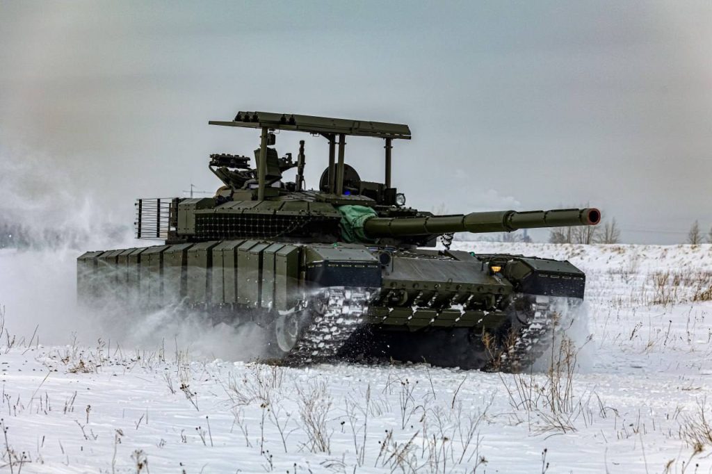 Ρωσία: Τα άρματα μάχης T-80BVM εξοπλίζονται με νέες εργοστασιακές κατασκευές antidrone (φωτο)