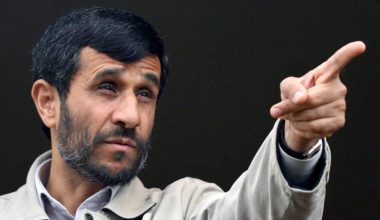 Το ενδεχόμενο να κατέβει υποψήφιος στις προεδρικές εκλογές του Ιράν εξετάζει ο Μαχμούντ Αχμαντινετζάντ