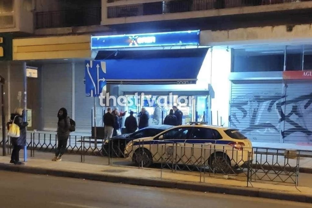 Θεσσαλονίκη: Ένοπλη ληστεία σε κατάστημα τυχερών παιχνιδιών – Ο δράστης απείλησε τον υπάλληλο με όπλο