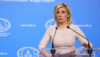 Η εκπρόσωπος του ρωσικού ΥΠΕΞ Μ.Ζαχάροβα καλεί την πρωθυπουργό της Εσθονίας «να δείξει πώς θα παρακαλά γονατιστή η Ρωσία»