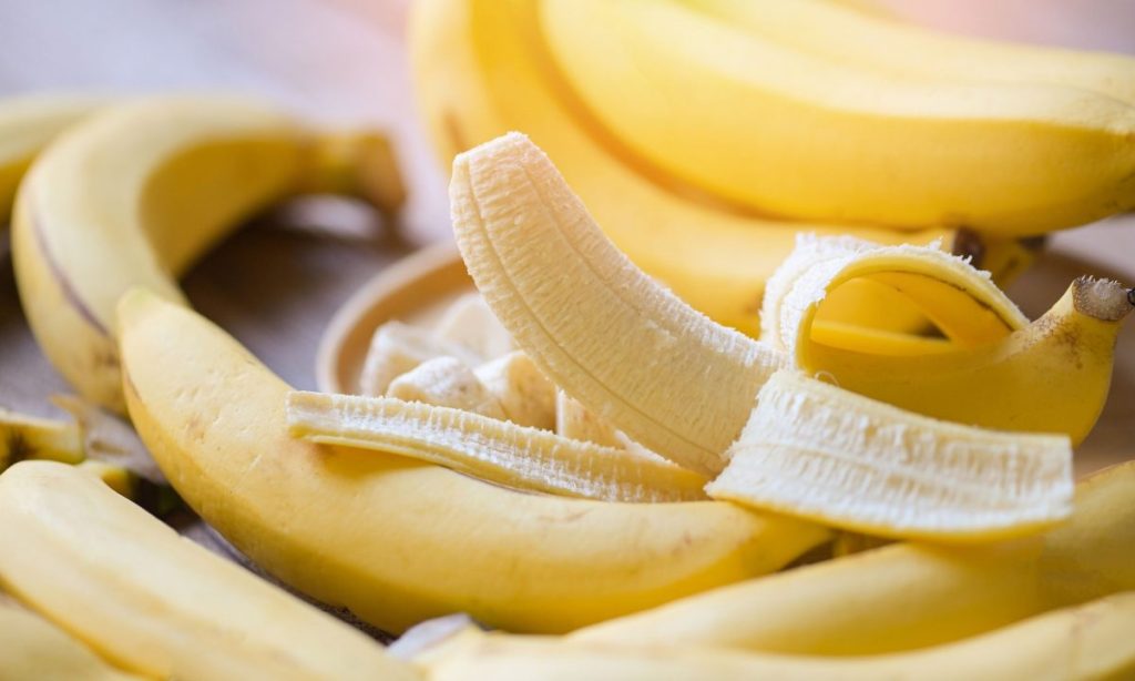 Μπανάνα: Αυτός είναι ο λόγος που δεν πρέπει να πετάς τη φλούδα – Πώς μπορείς να την αξιοποιήσεις