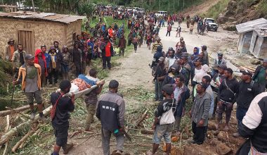 Παπούα Νέα Γουινέα: Κίνδυνος για νέα κατολίσθηση – 7.900 άνθρωποι απομακρύνονται εσπευσμένα από τα σπίτια τους