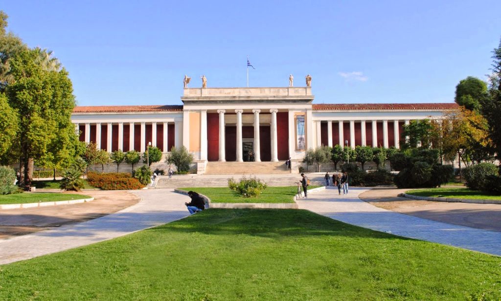 Παιδιά Β΄Δημοτικού βρήκαν σύριγγες στον κήπο του Αρχαιολογικού Μουσείου Αθηνών και τις… πήραν μαζί τους