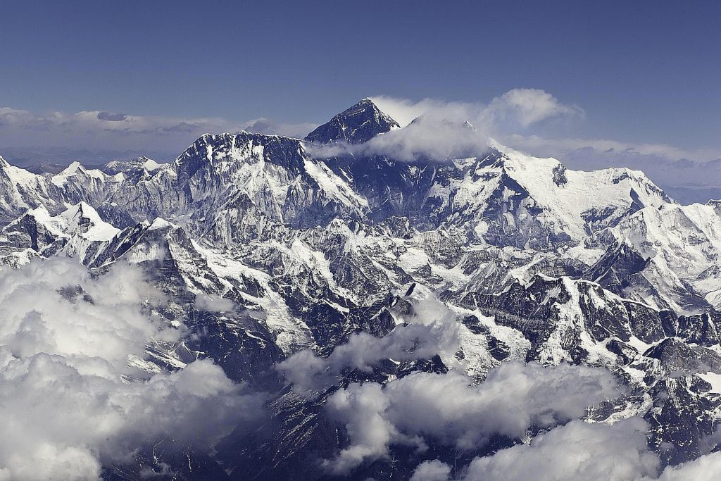 Ορειβάτισσα έσπασε το παγκόσμιο ρεκόρ ταχύτερης ανάβασης από γυναίκα στο Έβερεστ