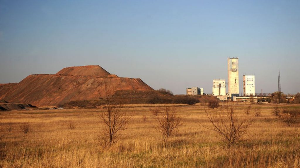 Ουκρανία: Αεροπορική επίθεση των Ρώσων στο ορυχείο της Γιουζνοντονμπάσκαγια (βίντεο)