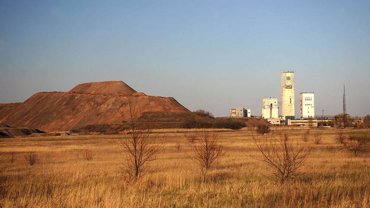 Ουκρανία: Αεροπορική επίθεση των Ρώσων στο ορυχείο της Γιουζνοντονμπάσκαγια (βίντεο)