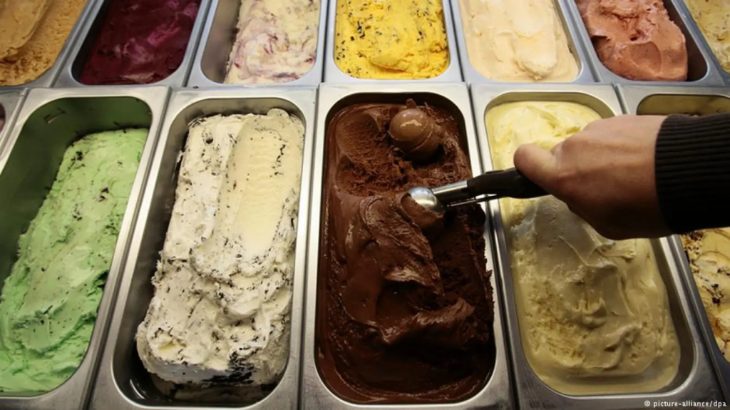 «Τσούζουν» φέτος οι τιμές στα παγωτά – Έφτασε τα 4 ευρώ η μία μπάλα (βίντεο)