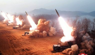 Η Βόρεια Κορέα εκτόξευσε ταυτόχρονα 10 βαλλιστικούς πυραύλους!