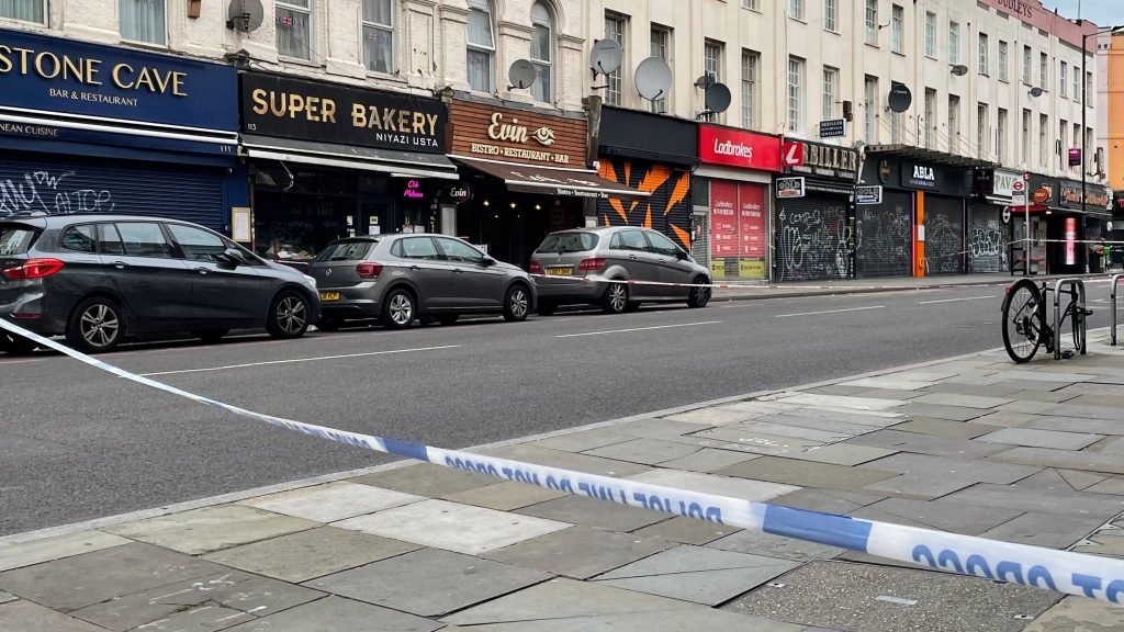 Βρετανία: Πυροβολισμοί σε εστιατόριο με τέσσερις τραυματίες – Ανάμεσά τους μια 9χρονη σε κρίσιμη κατάσταση
