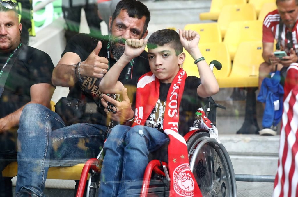 Συγκινεί ο μικρός Γιαννάκης: «Δεν έχω κάποιον να με ανεβάσει στον 2ο όροφο του σχολείου»