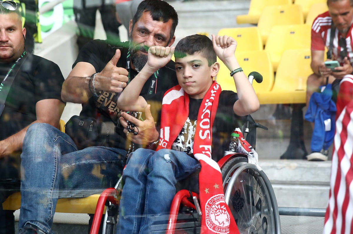 Συγκινεί ο μικρός Γιαννάκης: «Δεν έχω κάποιον να με ανεβάσει στον 2ο όροφο του σχολείου»