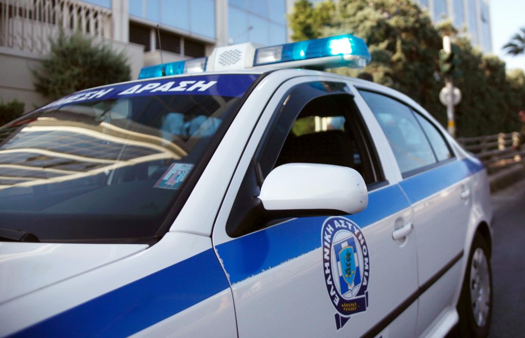 Καστοριά: «Θα σε πετάξω από το μπαλκόνι» – Σύλληψη 60χρονου για ενδοοικογενειακή βία –