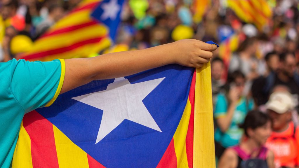 Ο Π.Σάντσεθ για να διατηρήσει την κυβέρνηση πέρασε το νόμο αμνήστευσης των Καταλανών που ήθελαν απόσχιση