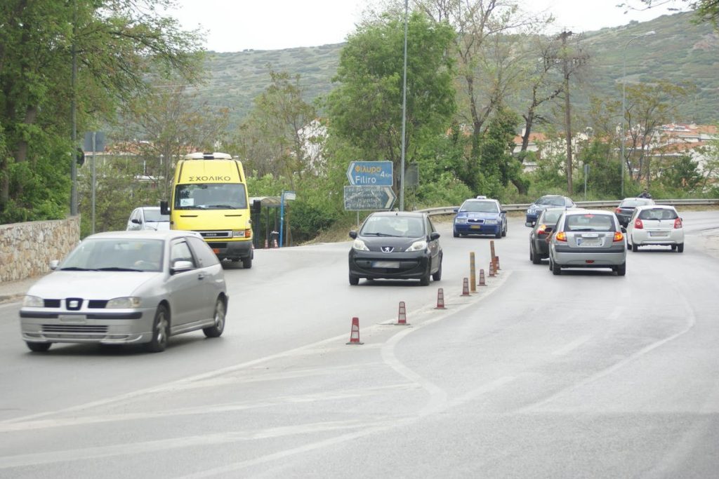 Θεσσαλονίκη: Η στιγμή που το αυτοκίνητο παρασύρει τη μητέρα και το 14 μηνών μωρό της (βίντεο ντοκουμέντο)