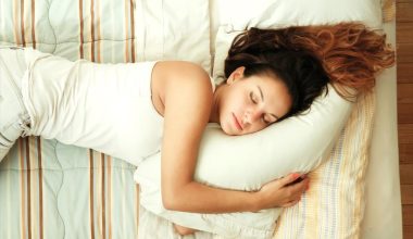 Συμβουλές για καλύτερο ύπνο το καλοκαίρι – Πώς να κοιμάστε καλά όταν «βράζει ο τόπος»