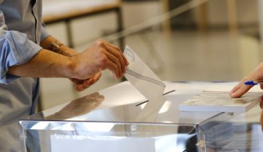 Δημοσκοπήσεις Ευρωεκλογών: Οριακό το 33% της ΝΔ – Μάχονται για το όριο του 3% τα μικρά κόμματα