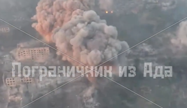 Ρωσικές αεροπορικές βόμβες έπληξαν θέσεις των Ουκρανών (βίντεο)