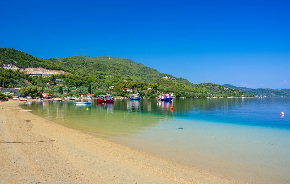 Γιάλτρα: Το χωριό στην Εύβοια που θα σας κάνει να πάθετε «πώρωση» με τις παραλίες του (φώτο)