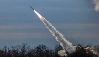ΥΠΑΜ Ρωσίας: «Καταρρίψαμε 62 ουκρανικά drones, 14 πυραύλους HIMARS και τρεις βόμβες Hammer»