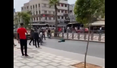 Μαρόκο: Η στιγμή που ισλαμιστής με μαχαίρι επιτίθεται σε ανθρώπους και η αστυνομία τον «εξουδετερώνει» (βίντεο)