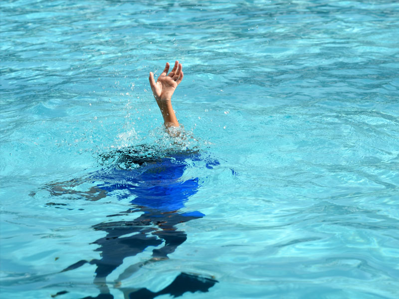 Νέα στοιχεία για τον πνιγμό του μικρού Νικόλα στην Κρήτη – Η μητέρα του ήταν με το μωρό στο σπίτι την ώρα της τραγωδίας