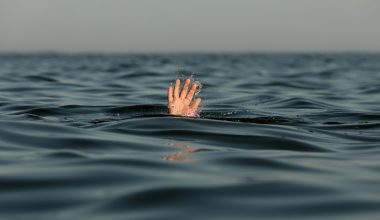 Κρήτη: Ελεύθερη αφέθηκε η μητέρα του 6χρονου που έχασε τη ζωή του στη θάλασσα