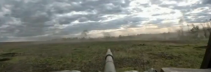 Επίθεση ρωσικών τανκς σε θέσεις των ουκρανικών Ενόπλων Δυνάμεων κοντά στο Nοβοσελίβσκε (βίντεο)