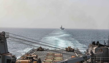 Οι Χούθι δημοσιεύουν βίντεο που λένε ότι είναι προσβολή δυτικού πολεμικού σκάφους στην Ερυθρά Θάλασσα από drone