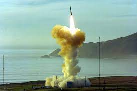 ΕΚΤΑΚΤΟ – Πρόβα Γ’ ΠΠ: Οι ΗΠΑ ανακοίνωσαν αιφνιδιαστική εκτόξευση δύο διηπειρωτικών πυραύλων (ΙCBM) με πολλαπλές πυρηνικές κεφαλές!