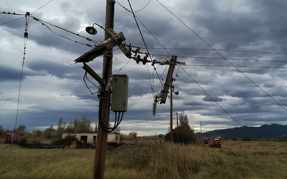 Στο «σκοτάδι» τα Νότια Προάστια μετά από έκρηξη σε υποσταθμό του ΔΕΔΔΗΕ