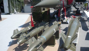 Γαλλία: Θα παραδίδει κάθε μήνα 50 κατευθυνόμενες βόμβες AASM στην Ουκρανία