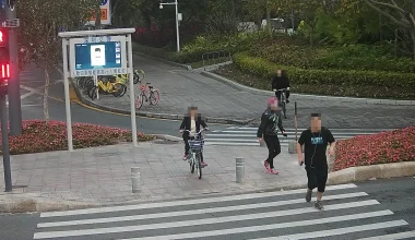 Βίντεο: Κάποιοι περπατούν «παράξενα» και «παράνομα» στην Κίνα και αμέσως τους επιβάλλεται πρόστιμο!