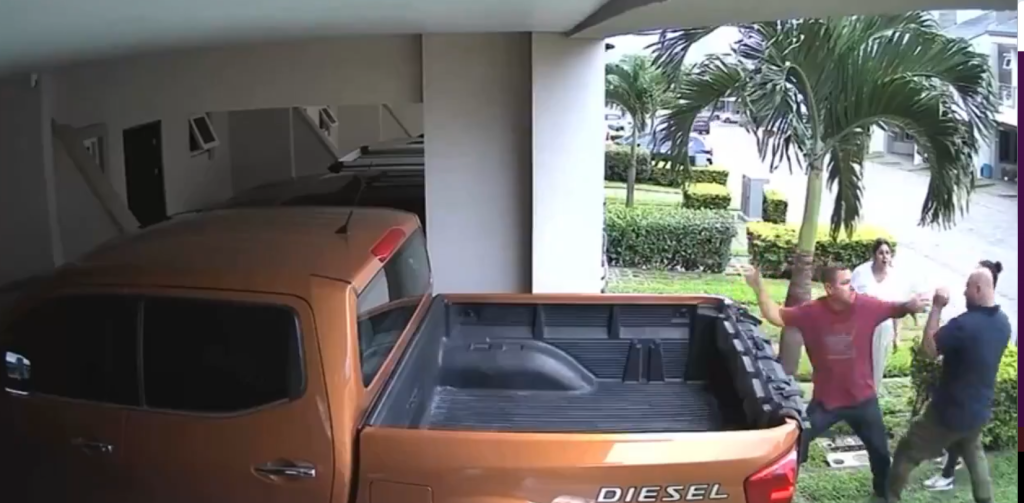 Σοκαριστικό βίντεο: Πυροβόλησε και σκότωσε τον γείτονά του για ασήμαντη αφορμή